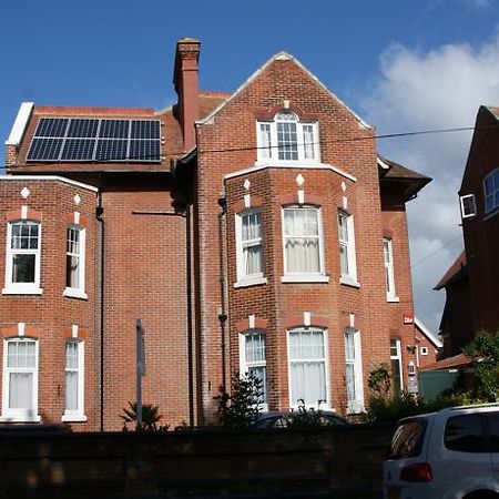 One Helena Road Serviced Apartments Southsea Exterior foto